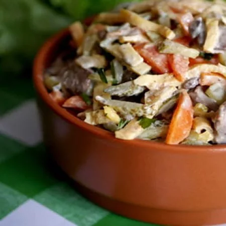 Chicken liver salad with tomatoes — recipe